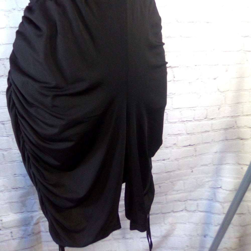Side cinch bike shorts